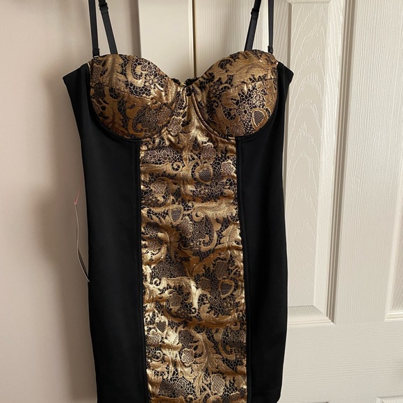 Black and Gold mini Bebe dress - Picture 1 of 10